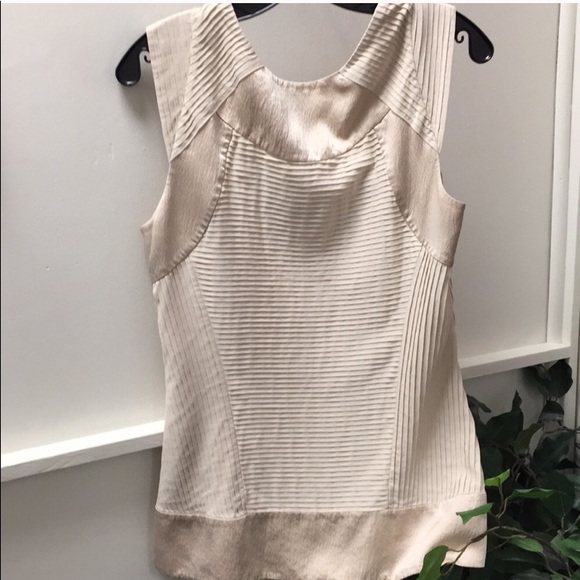 Diane Von Furstenberg Tops - Diane Von Furstenberg 100% silk sleeveless blouse